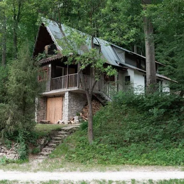 Plne vybavená štýlová chata v Malých Karpatoch, hotel in Buková