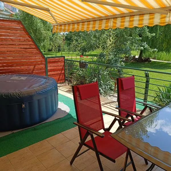 Csiribá Apartman, hotel in Cserkeszőlő