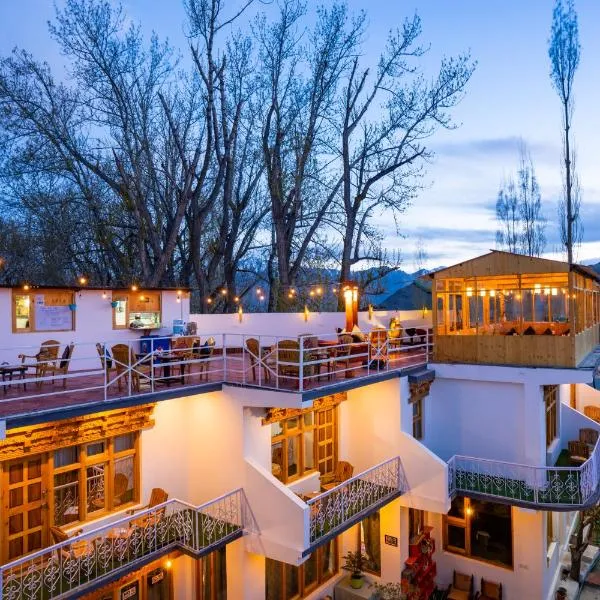 Rainbow Hostelier, hotel in Leh