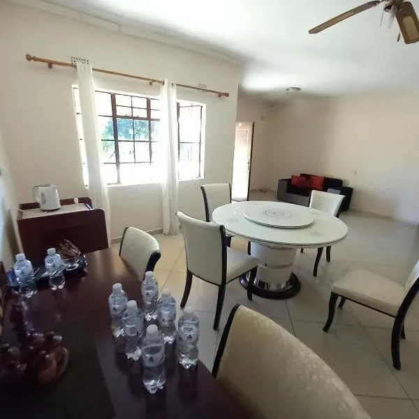 Kandjo's Bed and Breakfast, hotel em Palapye