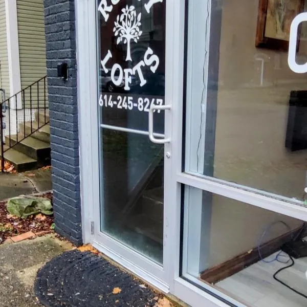 Hocking Hills Rusty Lofts، فندق في لوغان