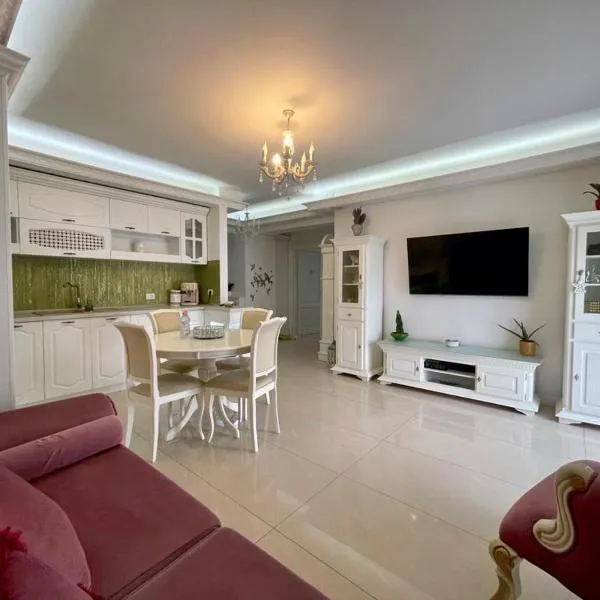 Lux apartament、フォクシャニのホテル