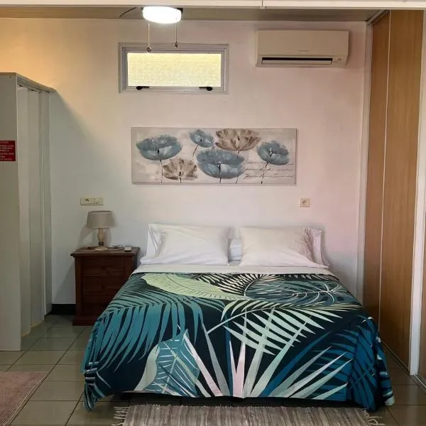DAMYR PLACE, hotel di Faaa