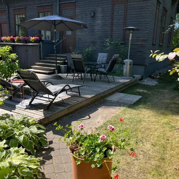 Family house near beach Vecāķi, hotel in Rīga