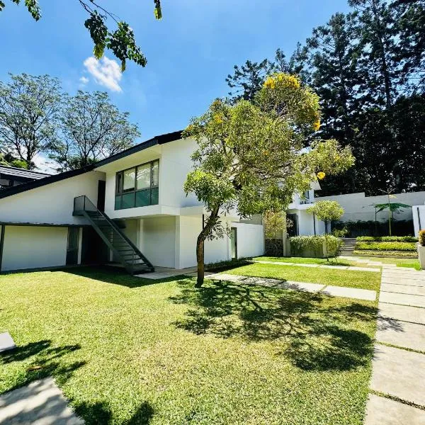 Bungalow Homes, hotel in Bandung