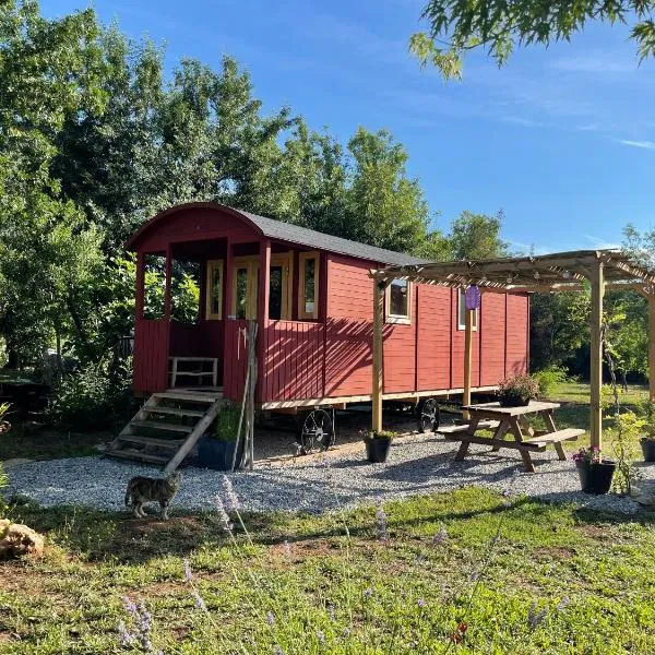 Roulotte , hébergement atypique, hôtel à Solliès-Pont