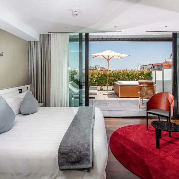 Monaco Suites Hotel, хотел в Линяно Сабиадоро