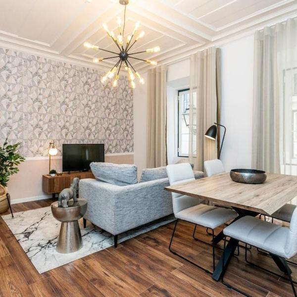 Chic 2BR in Historic Alfama | Heart of Lisbon Culture by Lisbeyond, Lissabon