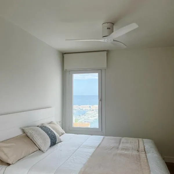 Modern new apartment, sea view and private parking, hotel em Marbella