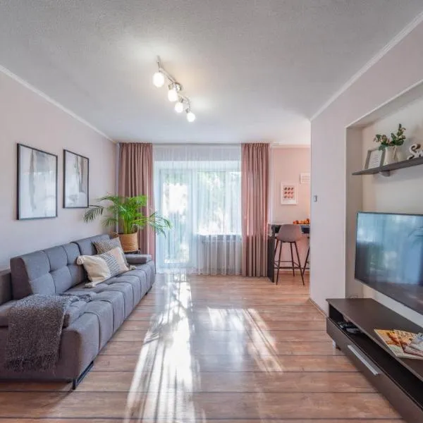 500m to the Beach - 2 Room Apartment with Balcony, hotel in Jūrmala