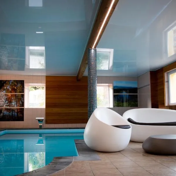 Logis Hôtel Restaurant De La Poste et SPA de Montagne โรงแรมในเลอบอนน็อม