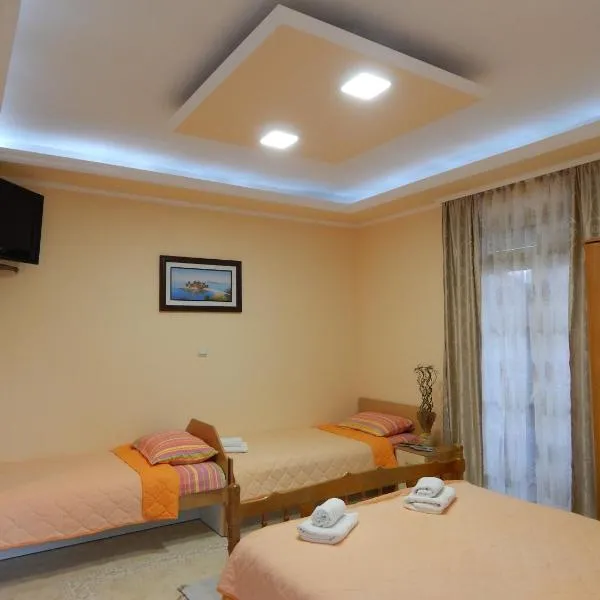 Apartments Klakor, מלון בטיווט