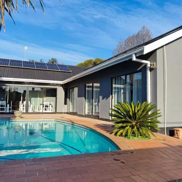 S & S Village Guest House, hotel in Meyerton