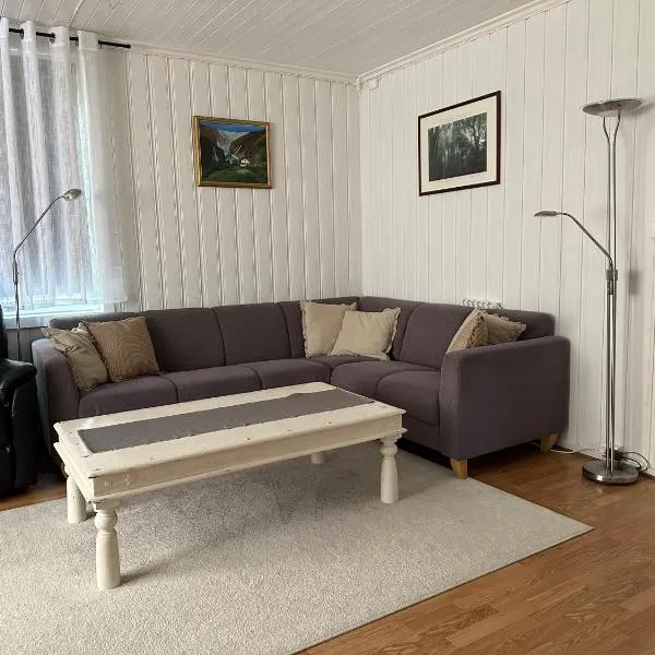 Oslo House, Nedre Kjellerstuvei, First floor, Twin Room, hôtel à Lillestrøm