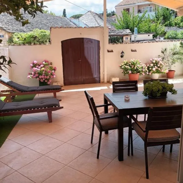 Charming 4* apartment in Supetar's old center, hôtel à Supetar