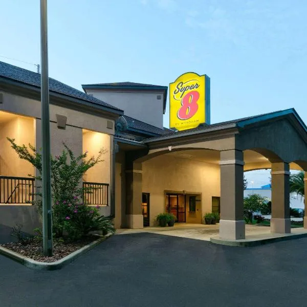 Super 8 by Wyndham Diberville Biloxi Area, hotel in Biloxi