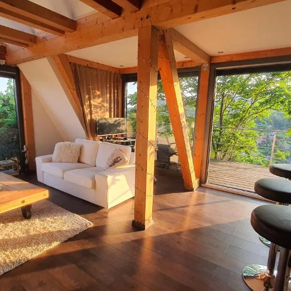 Modern cottage, views and a jacuzzi, хотел в Печ