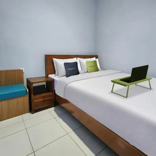 Urbanview Hotel Mutiara Persada Syariah Majalengka by RedDoorz, Hotel in Brujul