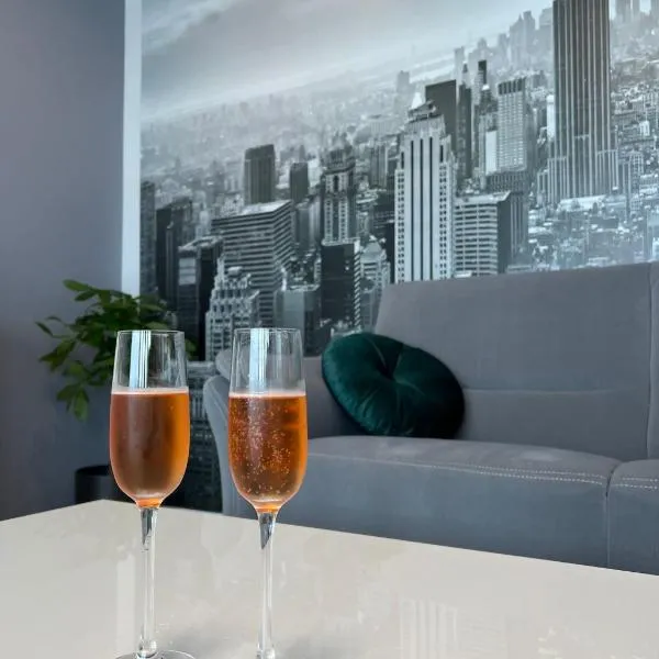 Krasta Home apartament Parking & With CITY & RIVER VIEW, hotel in Rīga