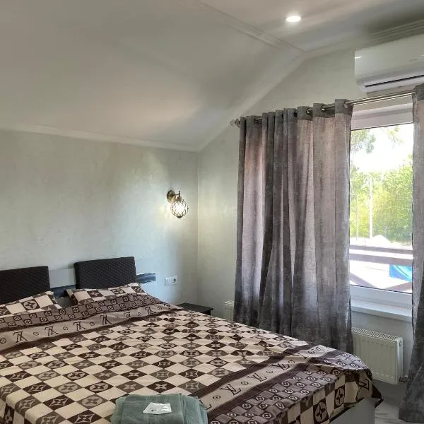 Villa aeroport розовый дом, hotel v destinácii Kišiňov