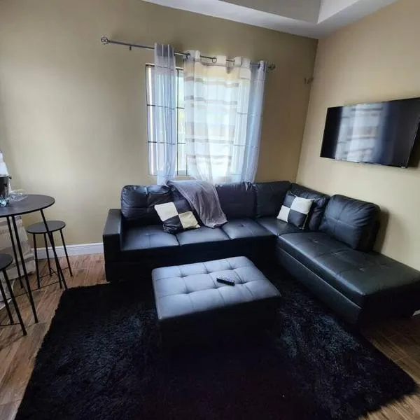 StoneSide Villa, hotel in Providenciales