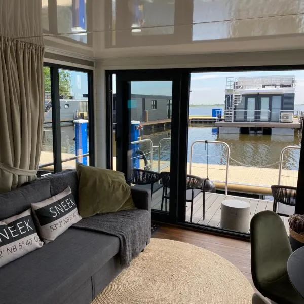 SeaYou House boat, hôtel à Offingawier