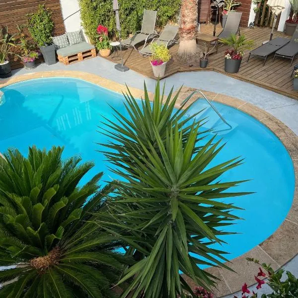 Hôtel Le Médiéval, hotel v destinaci Aigues-Mortes