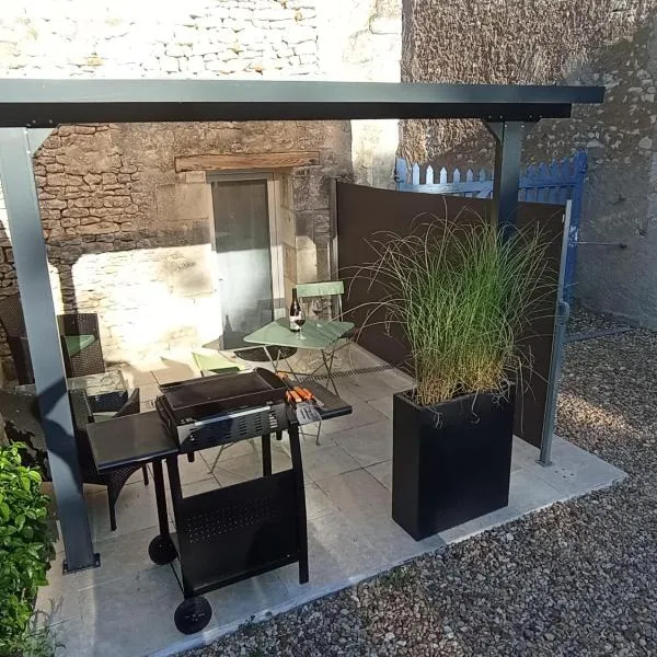 L'instant Civray, hotel v destinaci Civray-sur-Esves