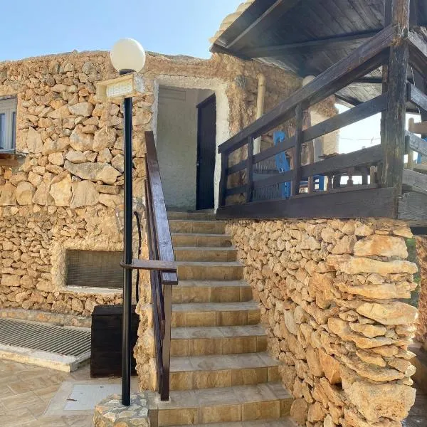 Villaggio La Roccia camping、ランペドゥーザのホテル
