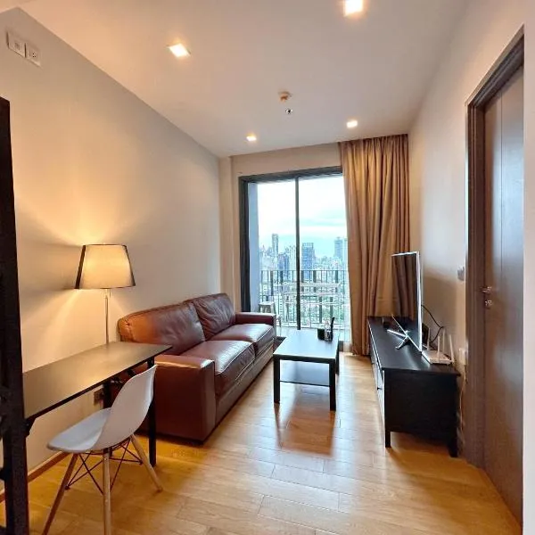 1BR Luxury Condo 50m to Thonglor BTS station, hotel in Bangkok