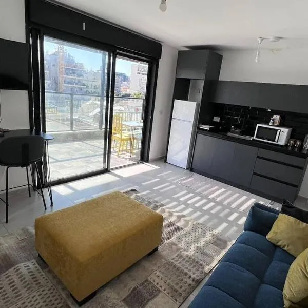 New Large STUDIO flat in Tel Aviv 47, hotel in Tel Aviv