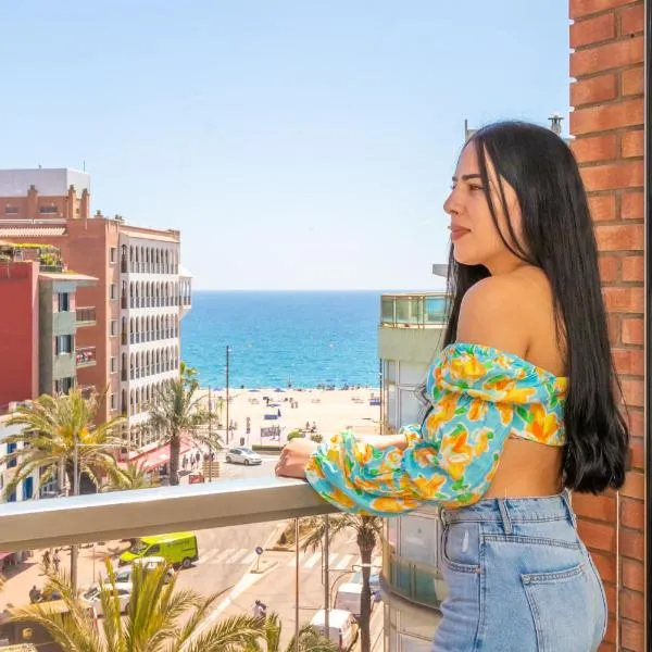 Marina Beach Apartaments - Sea views in the heart of Lloret, ξενοδοχείο στο Λορέτ Ντε Μαρ
