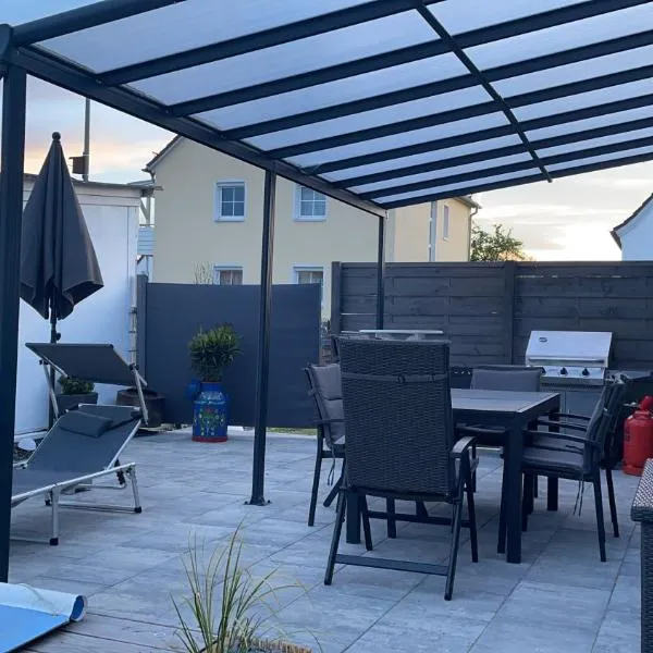 modern house with pool - 3 bedrooms 2 Bathrooms, Hotel in Memmingen