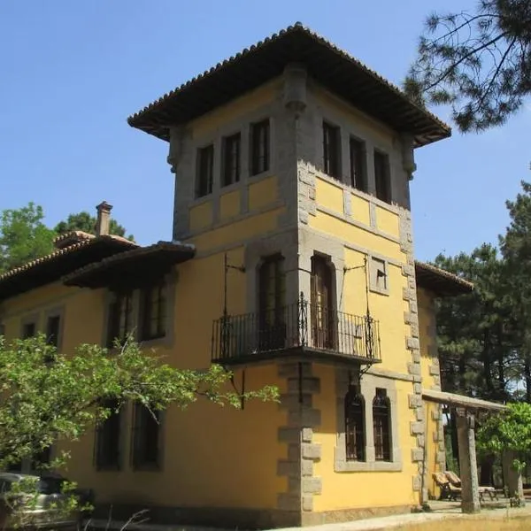 QUINTA ARENlLLAS Palacete en una finca privada de 7 hectáreas de pinar, Hotel in Navalperal de Pinares