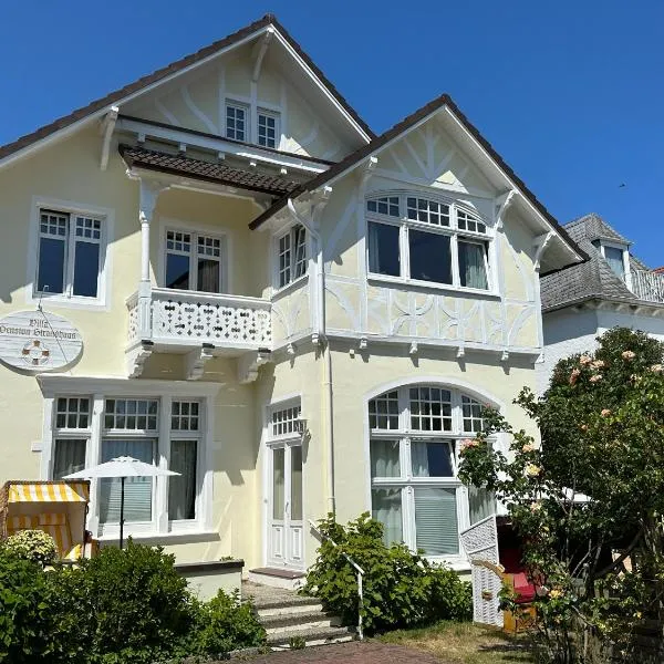 Villa Pension Strandhaus - adults only: Travemünde şehrinde bir otel