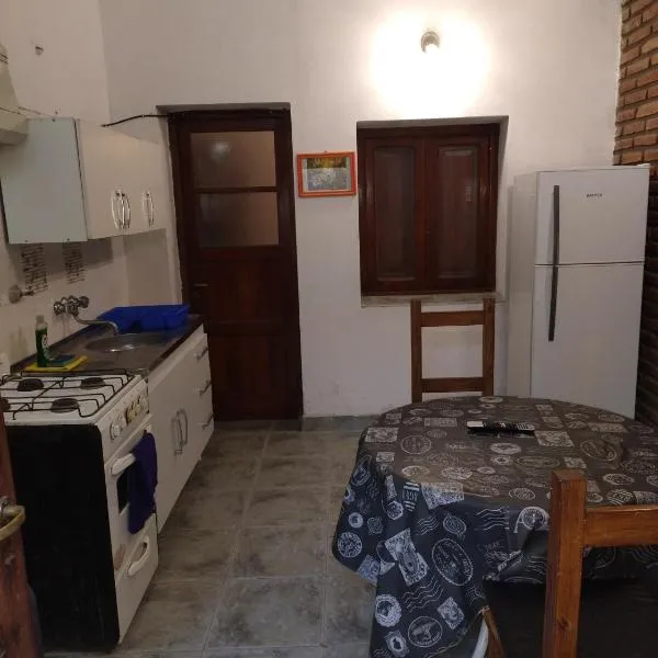 Departamento Zona Centro Ubicado A 1 Cuadra De La Terminal De Ómnibus con Cochera Techada, hotel in San Fernando del Valle de Catamarca