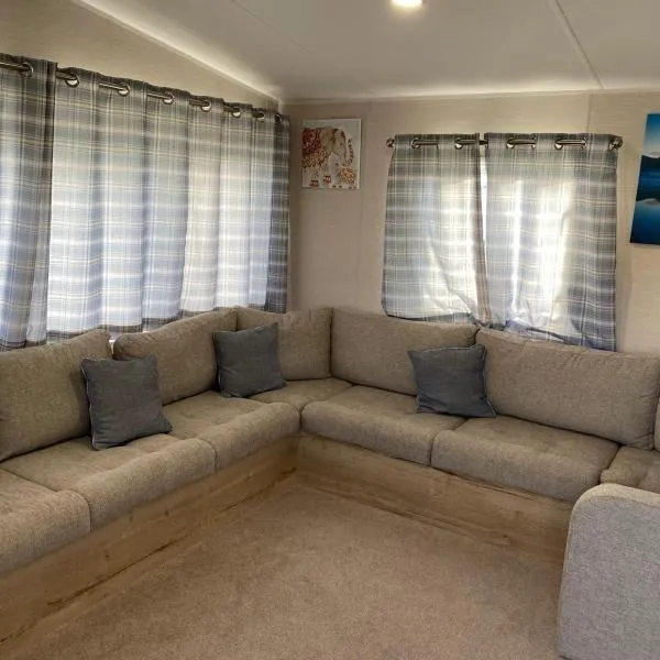 Luxury 8 and 6 berth caravans, Hotel in Jaywick Sands