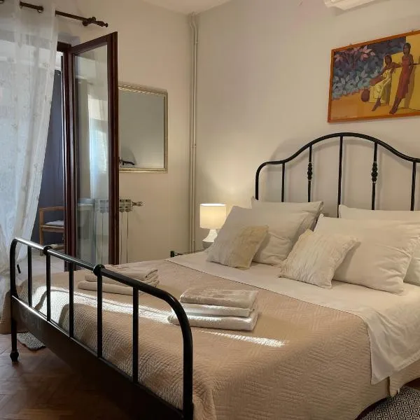 Studio apartment with swimming pool, hotel in Jelsa