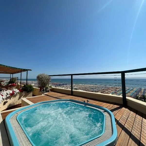 Piccadilly Penthouse with Jacuzzi, хотел в Лидо Ди Камайоре