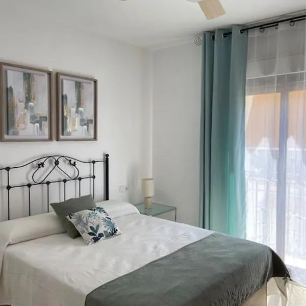 Beach and city apartment a 50m de la playa, hotel in Fuengirola