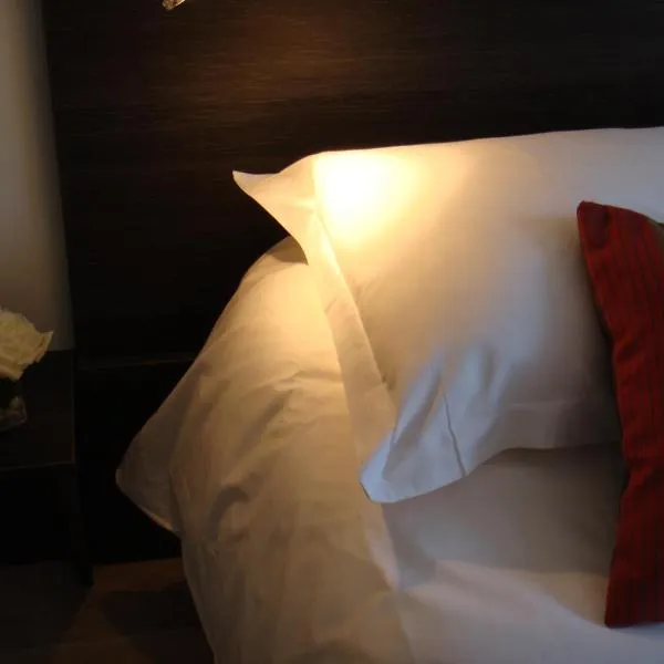 Côté Hôtel, hotel in Légny