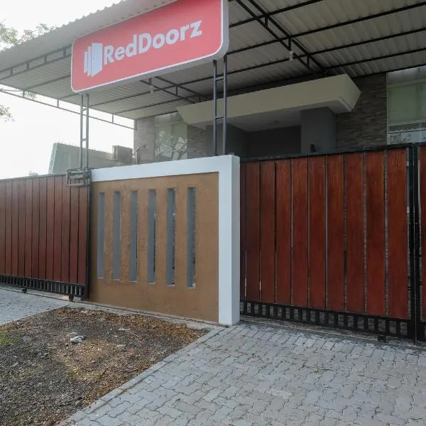 RedDoorz near Kawasan Bandara Ahmad Yani Semarang 2, hotel en Kalibanteng-kidul