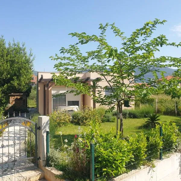 Kuća za odmor Lara, hotel in Kaštela