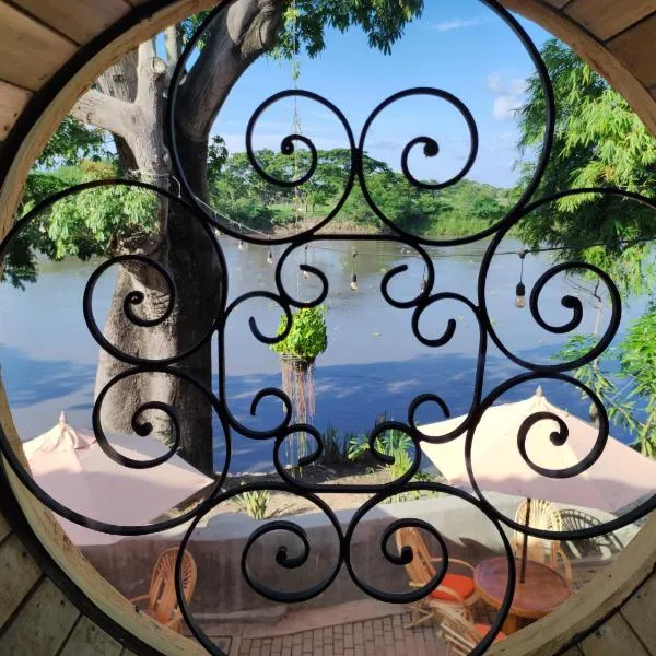 HOTEL NIETO MOMPOX, ubicado en el corazón del centro histórico, frente al rio magdalena en zona de malecón, Hotel in Mompos