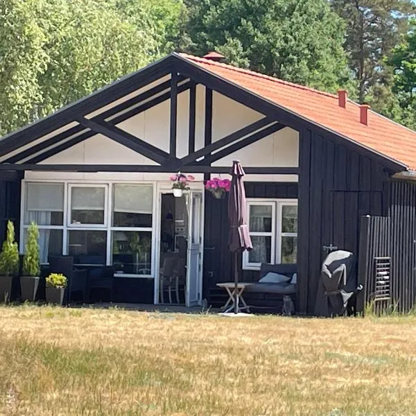 Charmerende sommerhus - 200 m fra stranden, hotel in Marielyst