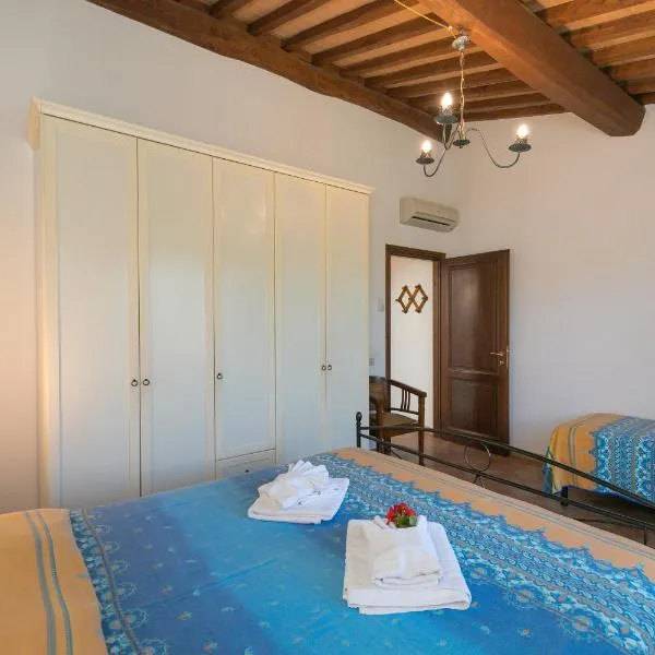 Il Pino - appartamento Olivo, hotel v destinaci Cecina