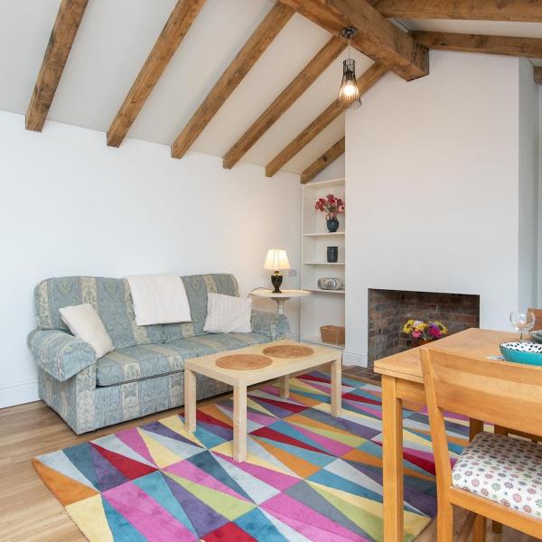 Pass the Keys Charming Garden cottage with parking, Bath