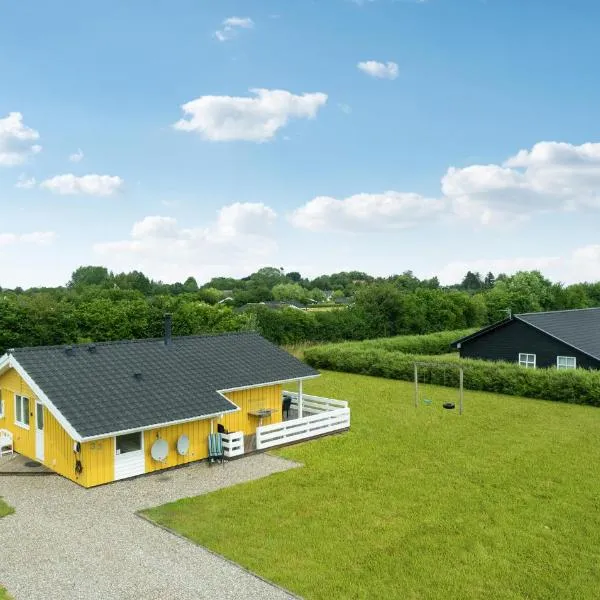 Three-Bedroom Holiday Home In Rudkobing, hotel in Spodsbjerg