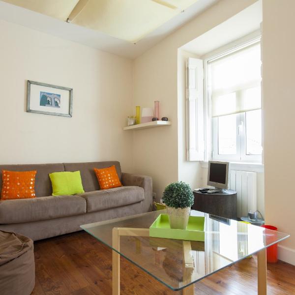 ALTIDO Spacious and bright 1-bed flat with city views in Lapa