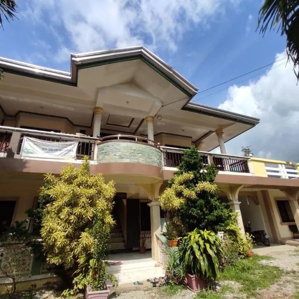 Riverside at Aninuan Accommodation and Food, hotel em Puerto Galera